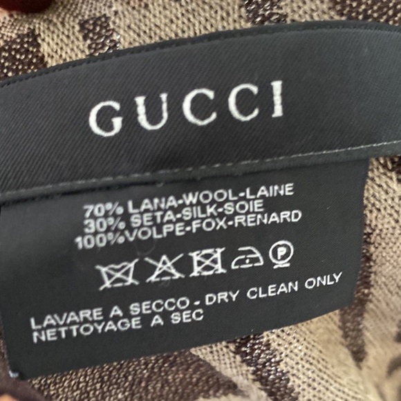 GUCCI Silver Fox Fur, Lana Wool, & Silk Wrap with Gucci Logo throughout SZ OS - Picture 14 of 16